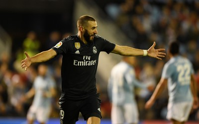 第一电竞热评-多纳鲁马扑救动作美学十足